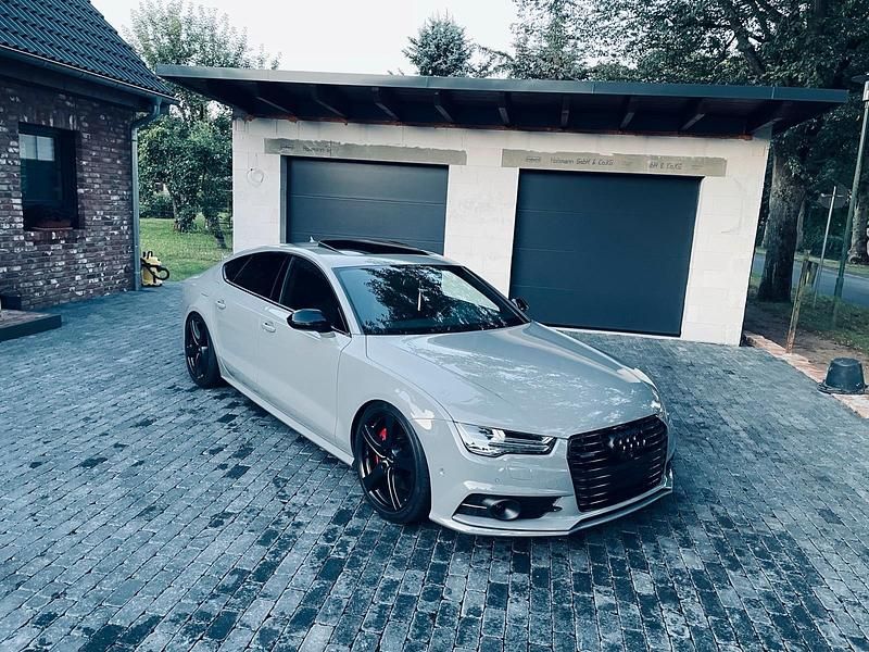 Grau Gebraucht 2016 Audi A7 Competition Kleinwagen | 33.900 € - Bild 1/4