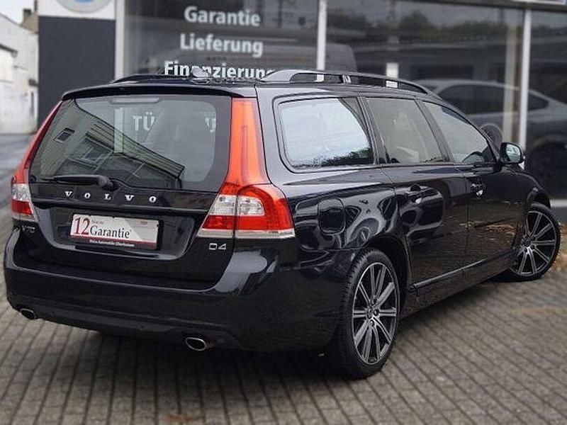 Gebraucht Volvo V70 Momentum 181 PS (133 kW) 2015 Schwarz Kombi
