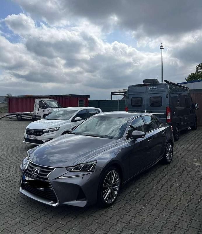 Gebraucht Lexus IS300h Luxury Line 223 PS (164 kW) 2019 Silber Limousine