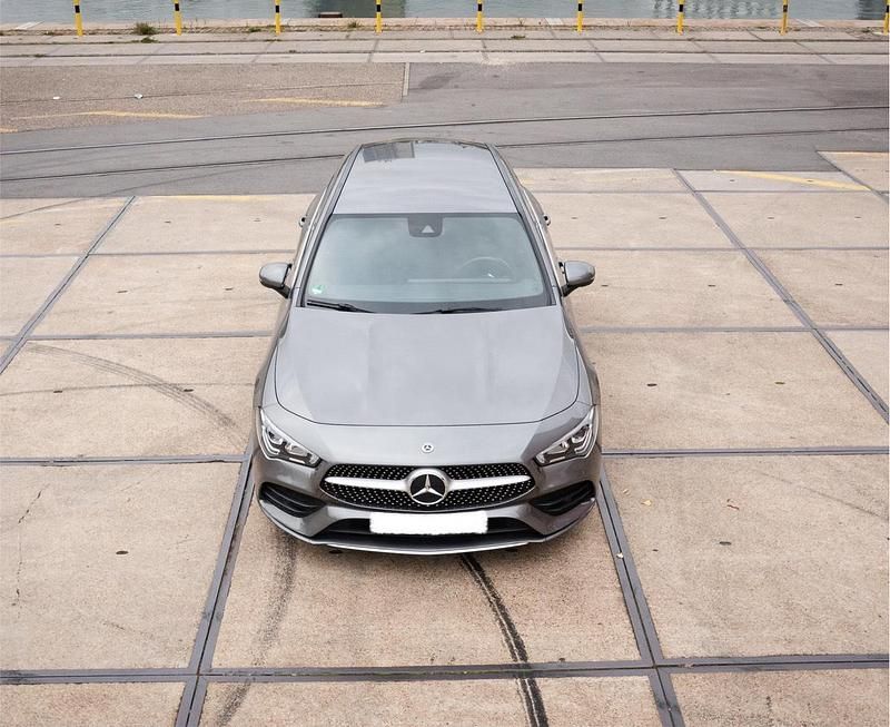 Grau Gebraucht 2019 Mercedes 200 AMG Kombi | 23.999 € - Bild 1/4