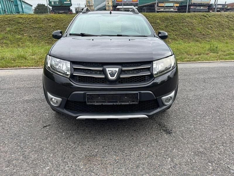 Schwarz Gebraucht 2015 Dacia Sandero Stepway Ambiance Kleinwagen | 2.600 € (Guter Preis) - Bild 1/4