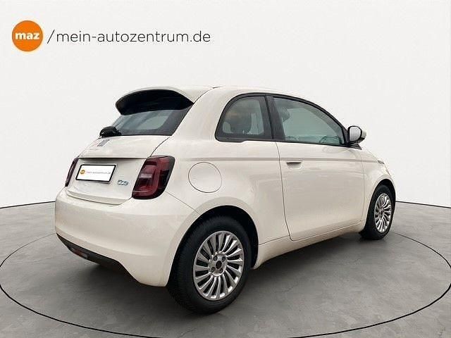 Gebraucht Fiat 500e Action 69 kW (95 PS) 2022 Weiß Kleinwagen