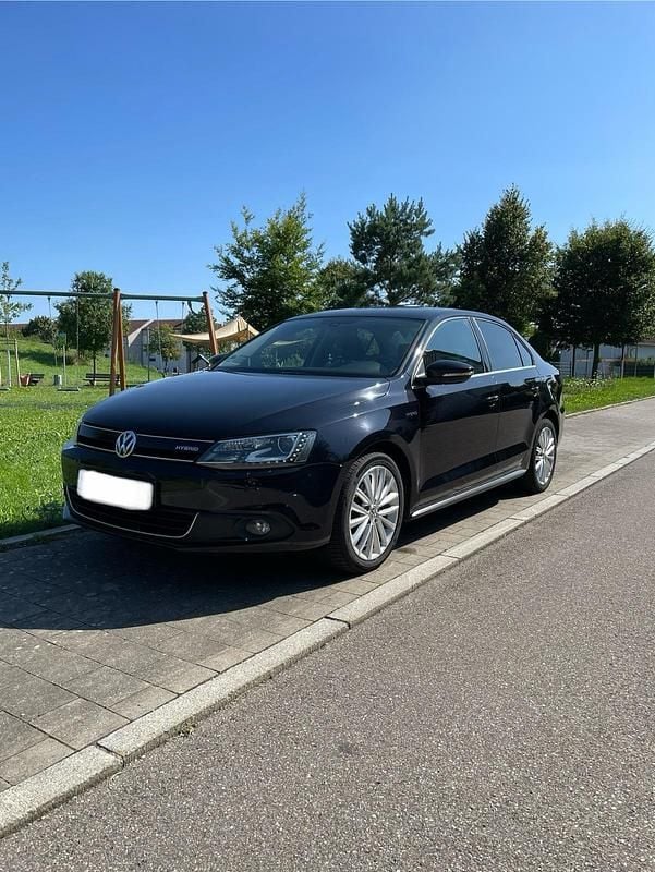 Schwarz Gebraucht 2013 VW Jetta Hybrid Highline Limousine | 8.500 € - Bild 1/4