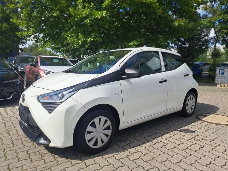 Pianosaweiß Gebraucht 2020 Toyota Matrix Limousine | 8.990 € (Fairer Preis) - Bild 1/4