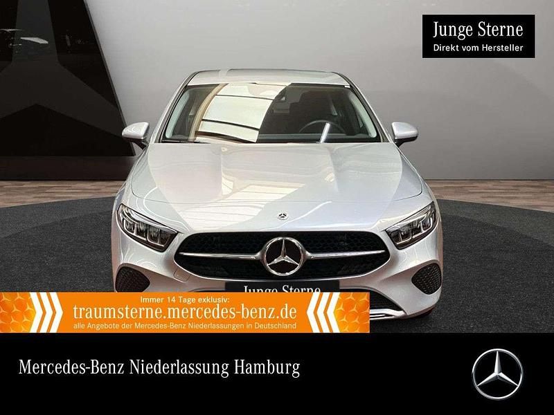 Hightechsilber Gebraucht 2024 Mercedes A180 Progressive Limousine | 26.490 € (Superpreis) - Bild 1/3
