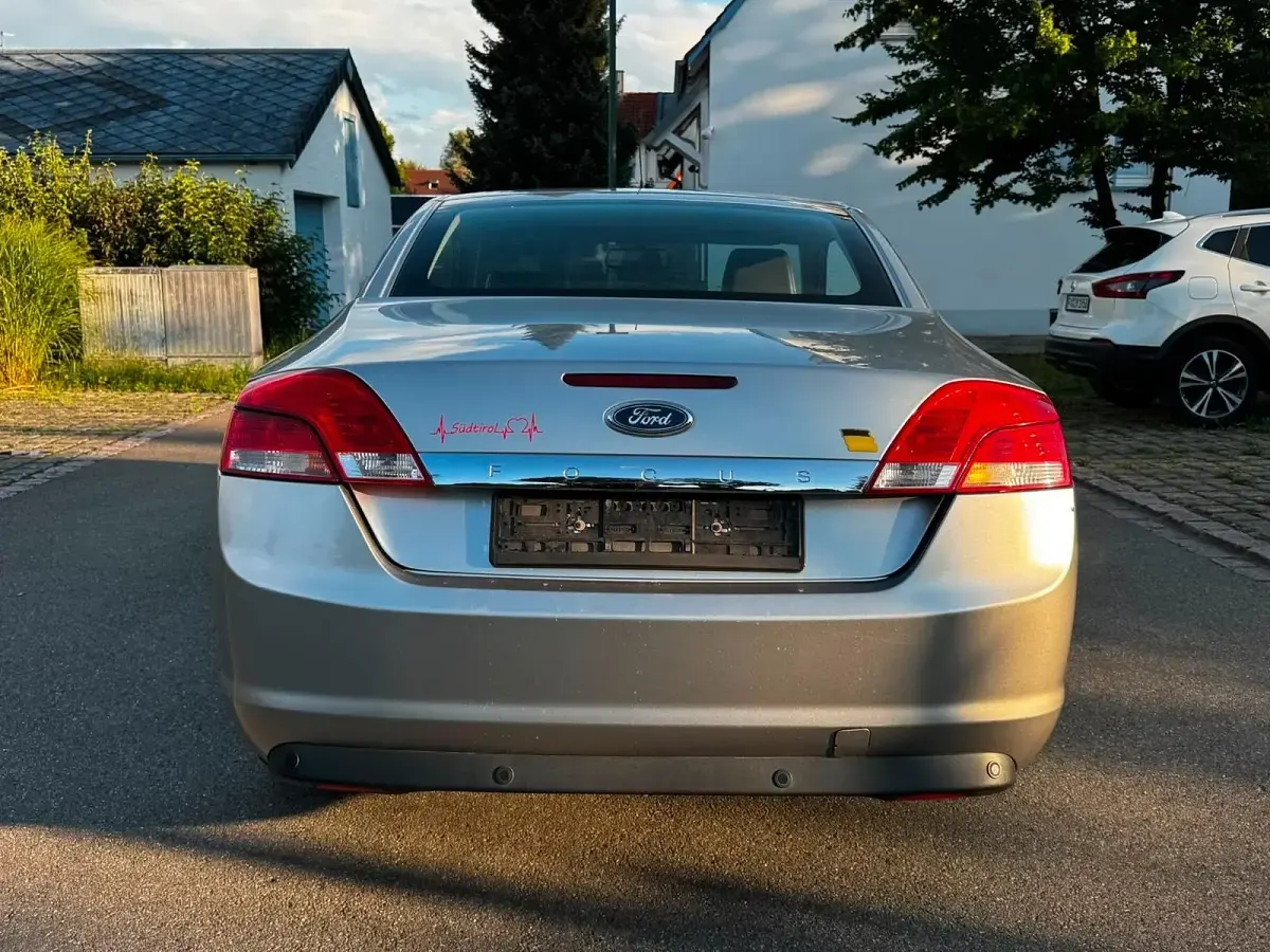 Gebraucht Ford Focus Cabriolet Titanium 145 PS (106 kW) 2007 Silber Cabrio