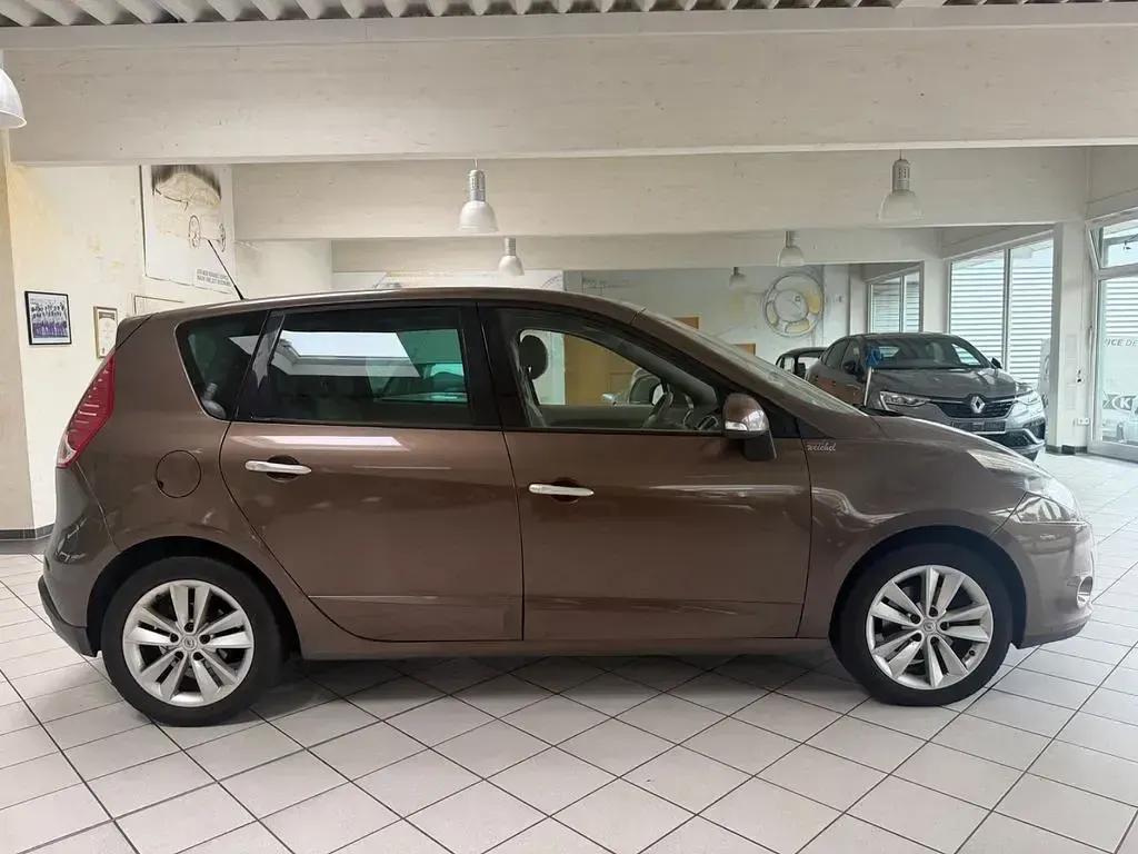 Gebraucht Renault Scénic III Luxe 131 PS (96 kW) 2011 Braun Van / Kleinbus