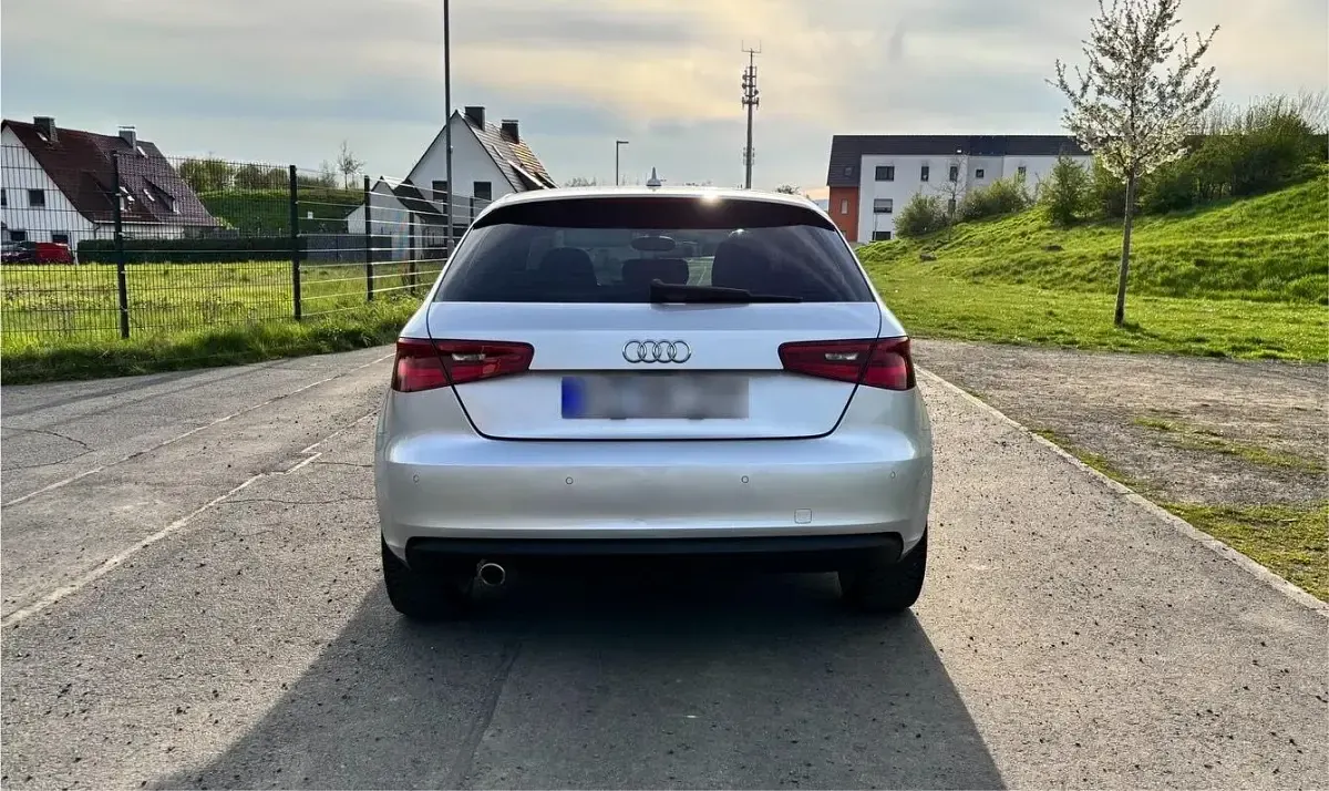 Używany Audi A3 S-Line 105 KM (77 kW) 2013 Srebrny Sedan/Limuzyna