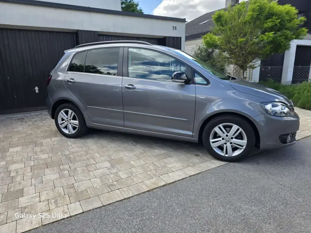 Gebraucht VW Golf VII Match 102 PS (75 kW) 2012 United grey metallic Kleinwagen