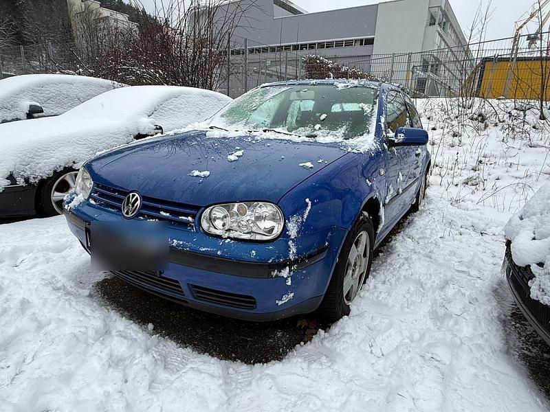 Blau Gebraucht 2002 VW Golf IV Kleinwagen | 1.750 € (Etwas zu teuer) - Bild 1/4