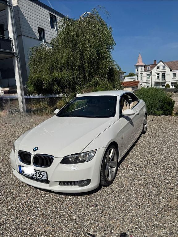 Weiß Gebraucht 2008 BMW 335 Cabriolet Performance Cabrio | 13.700 € - Bild 1/4