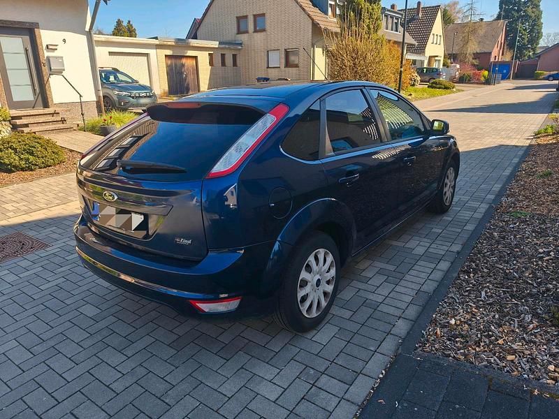 Gebraucht Ford Focus 101 PS (74 kW) 2011 Blau Limousine