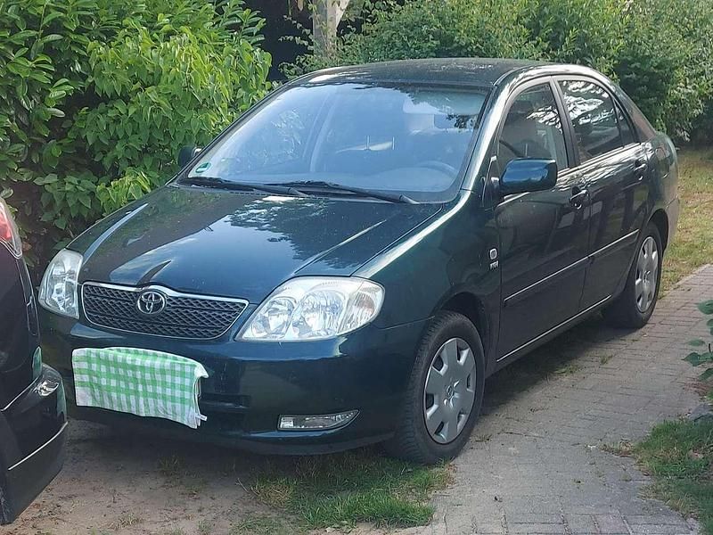 Grün Gebraucht 2002 Toyota Corolla Sol Limousine | 4.000 € (Etwas zu teuer) - Bild 1/4