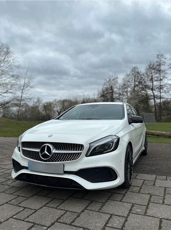 Weiß Gebraucht 2016 Mercedes A180 AMG line Limousine | 17.500 € (Teuer) - Bild 1/4