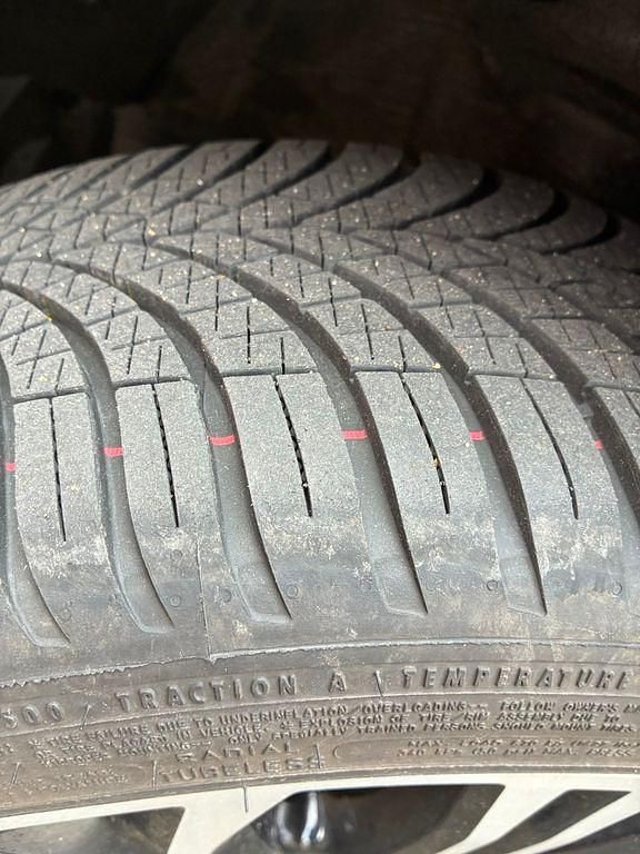 Gebraucht Toyota Corolla Club 122 PS (89 kW) 2019 Rot Limousine