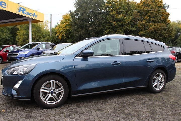 Gebraucht Ford Focus Cool & Connect 125 PS (91 kW) 2021 Blau Limousine