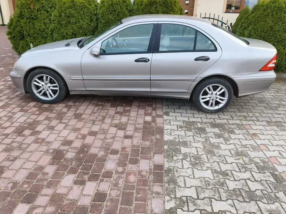 Second-hand Mercedes C220 150 CP (110 kW) 2005 Verde Berlinǎ