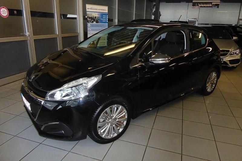 Gebraucht Peugeot 208 Allure 110 PS (80 kW) 2016 Schwarz Kleinwagen