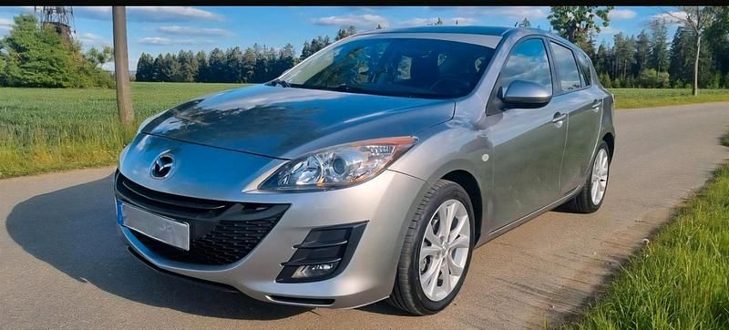 Grau Gebraucht 2010 Mazda 3 Limousine | 5.999 € (Guter Preis) - Bild 1/4