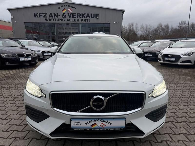 Gebraucht Volvo V60 Core 197 PS (144 kW) 2022 Weiß Kombi