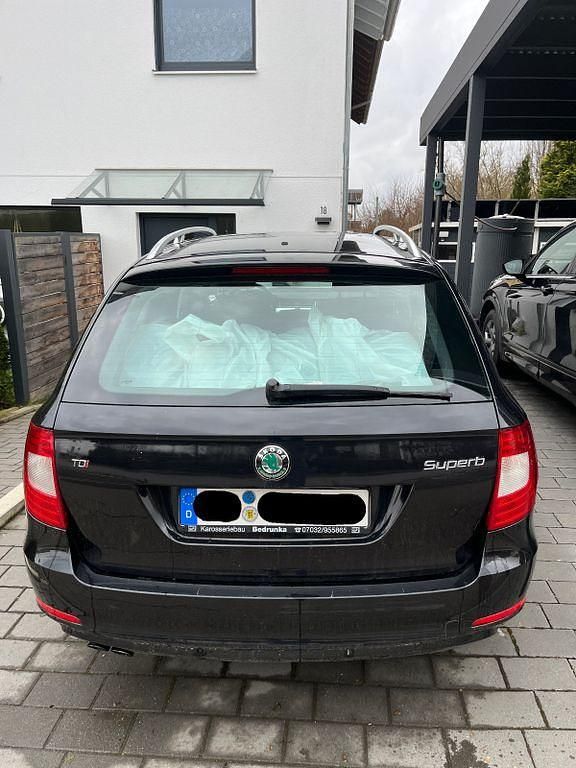 Gebraucht Skoda Superb 170 PS (125 kW) 2012 Schwarz Kombi