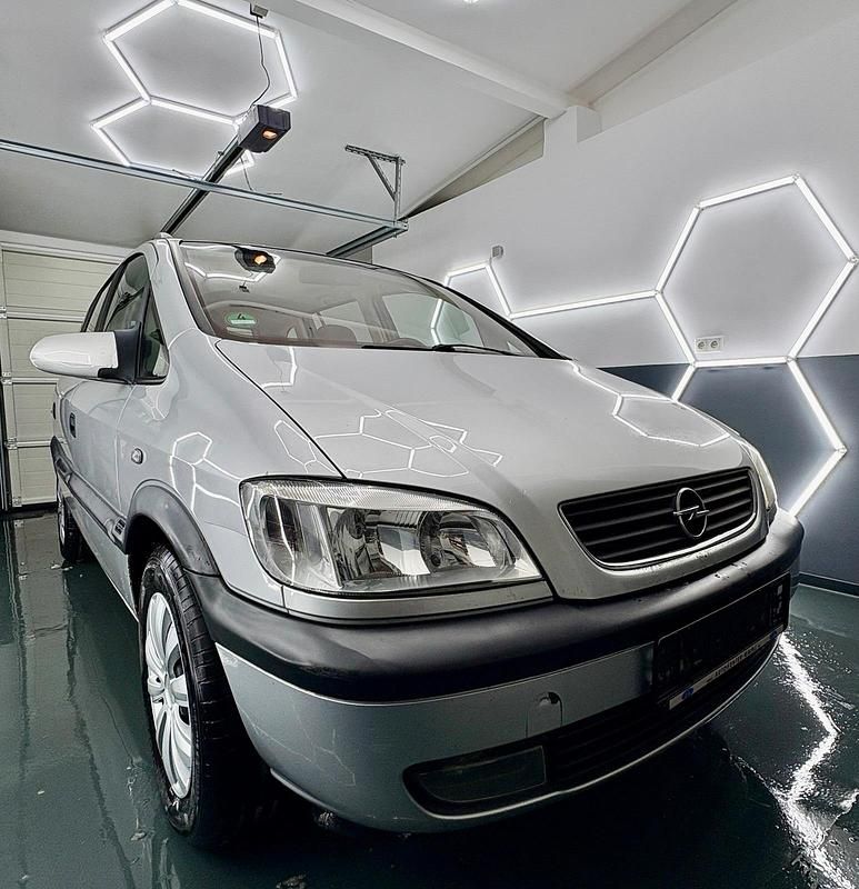 Gebraucht Opel Zafira 125 PS (91 kW) 2000 Silber Van / Kleinbus