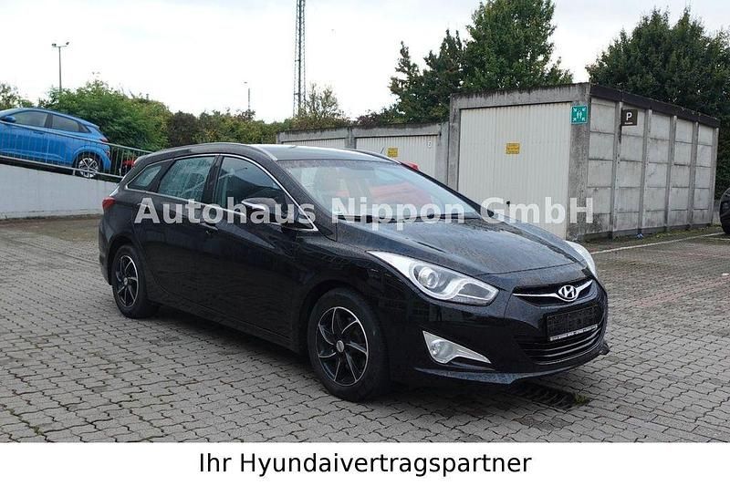 Schwarz Gebraucht 2012 Hyundai i40 Edition Kombi | 6.985 € (Guter Preis) - Bild 1/4