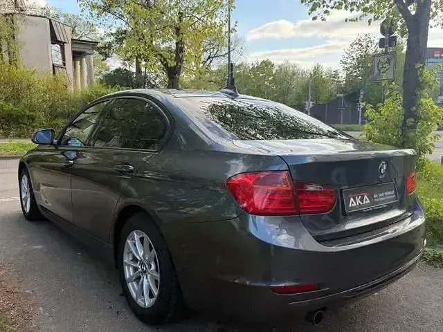Gebraucht BMW 318 Comfort Edition 146 PS (107 kW) 2011 Andere Limousine