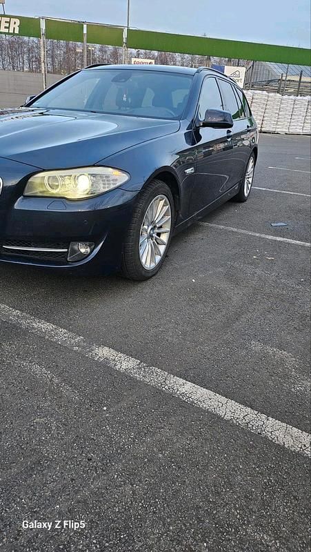 Gebraucht BMW 525 218 PS (160 kW) 2012 Blau Kombi