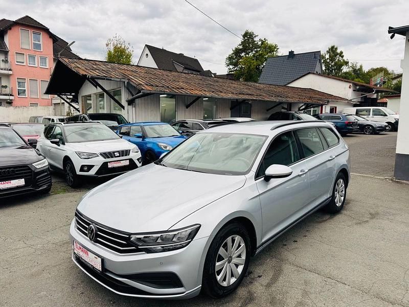 Silber Gebraucht 2022 VW Passat Limousine | 19.890 € (Superpreis) - Bild 1/4