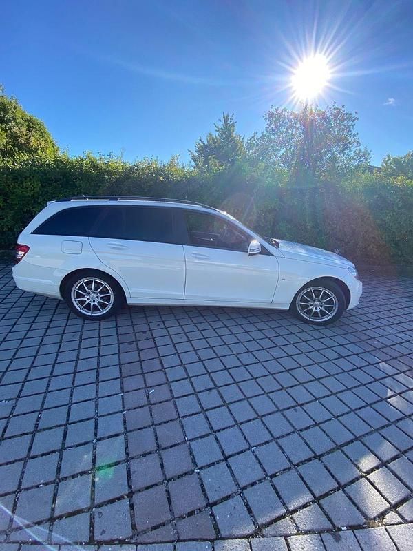 Weiß Gebraucht 2011 Mercedes C200 Avantgarde Kombi | 5.300 € (Fairer Preis) - Bild 1/4