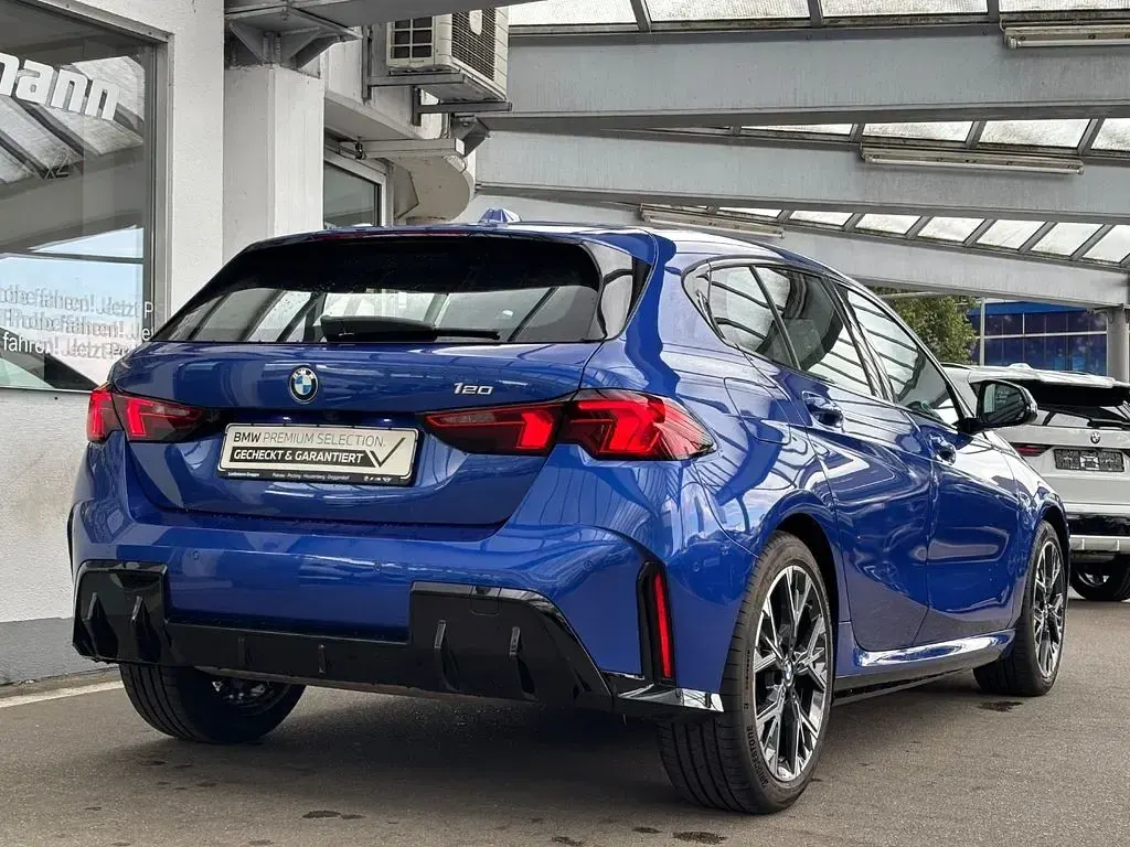 Gebraucht BMW 120 M Sport 170 PS (125 kW) 2025 M portimao blau (metallic) Kleinwagen