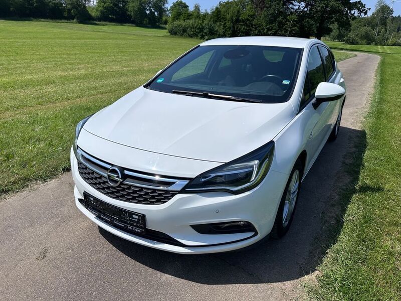 Weiß Gebraucht 2016 Opel Astra Dynamic Limousine | 9.990 € (Guter Preis) - Bild 1/4