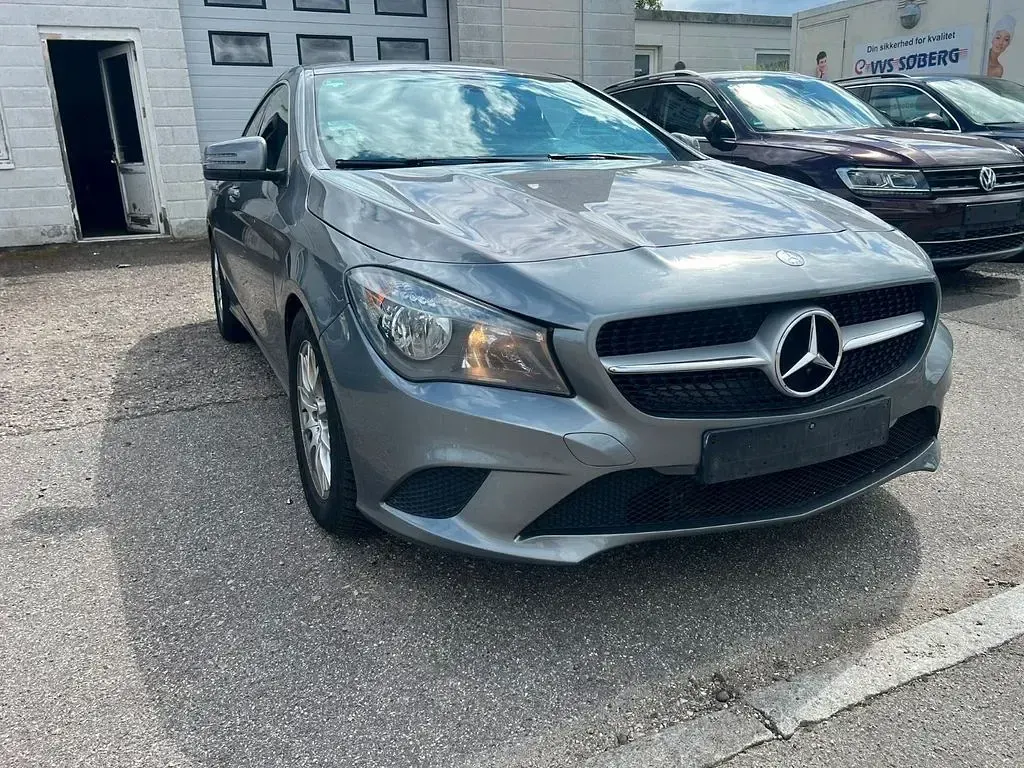 Gebraucht Mercedes CLA200 136 PS (100 kW) 2015 Grau Coupé
