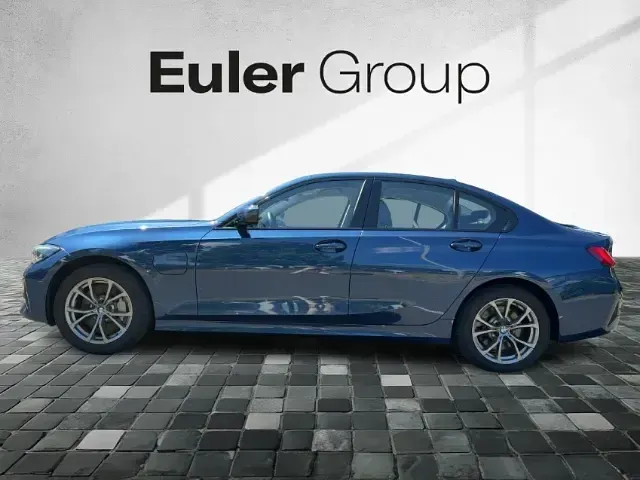 Gebraucht BMW 330e Sport Line 292 PS (214 kW) 2021 Blau Limousine