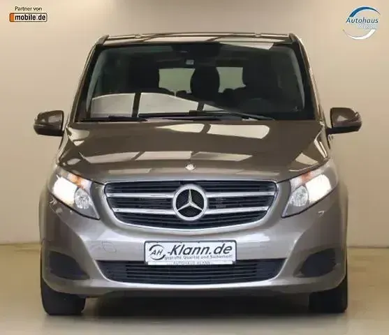 Gebraucht Mercedes V220 163 PS (119 kW) 2018 Grau Van / Kleinbus
