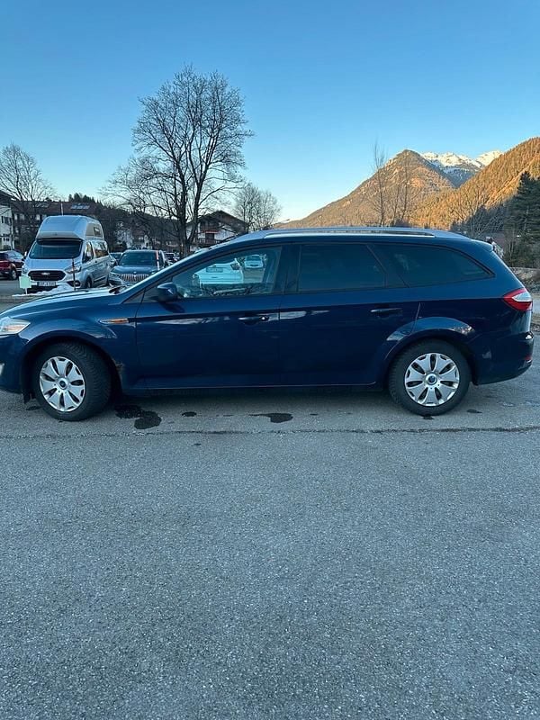 Gebraucht Ford Mondeo 140 PS (102 kW) 2010 Blau Kombi