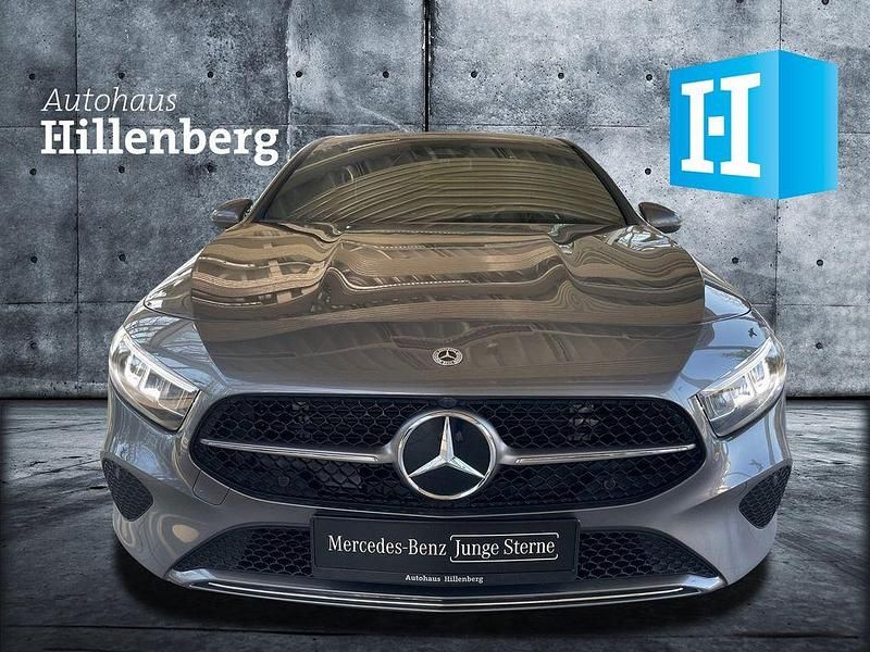 Gebraucht Mercedes A200 Advanced 163 PS (119 kW) 2025 Grau Limousine