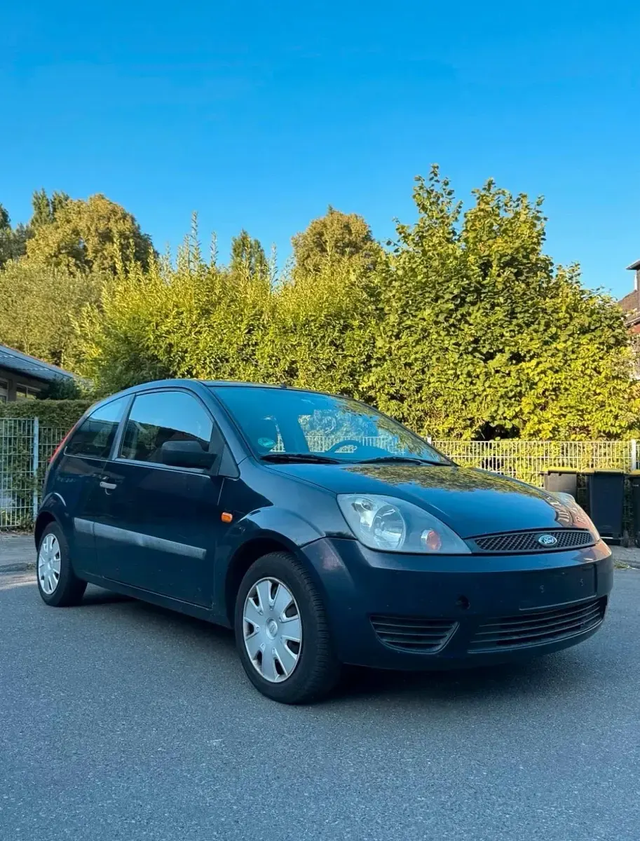 Gebraucht Ford Fiesta 60 PS (44 kW) 2005 Blau Kleinwagen