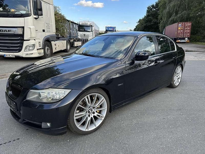 Schwarz Gebraucht 2009 BMW 330 Limousine | 7.999 € (Fairer Preis) - Bild 1/4