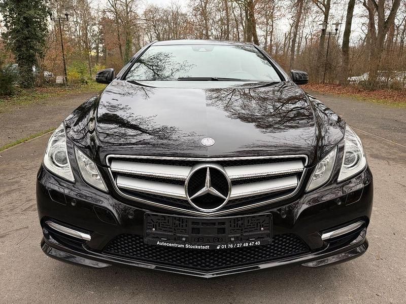 Gebraucht Mercedes E350 AMG line 265 PS (194 kW) 2011 Schwarz Coupé