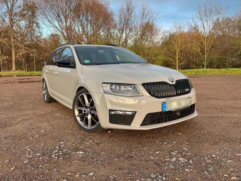 Grau Gebraucht 2017 Skoda Octavia RS Kombi | 18.500 € (Etwas zu teuer) - Bild 1/4