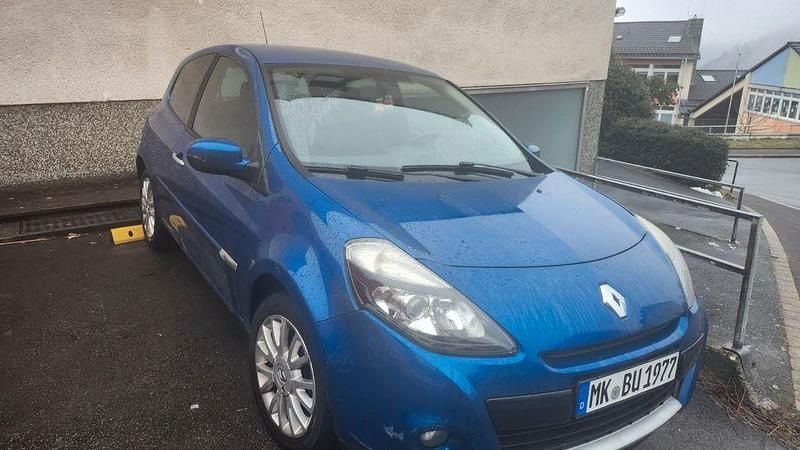 Blau Gebraucht 2009 Renault Clio II Initiale Limousine | 1.800 € (Guter Preis) - Bild 1/4