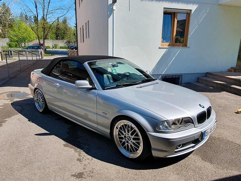 Gebraucht BMW 330 Cabriolet 231 PS (169 kW) 2002 Silber Cabrio
