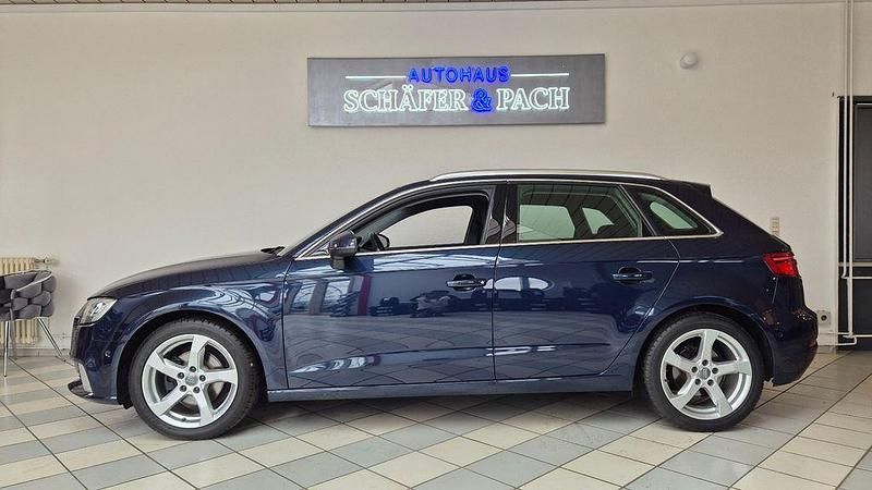 Gebraucht Audi A3 Sport 116 PS (85 kW) 2018 Blau Limousine