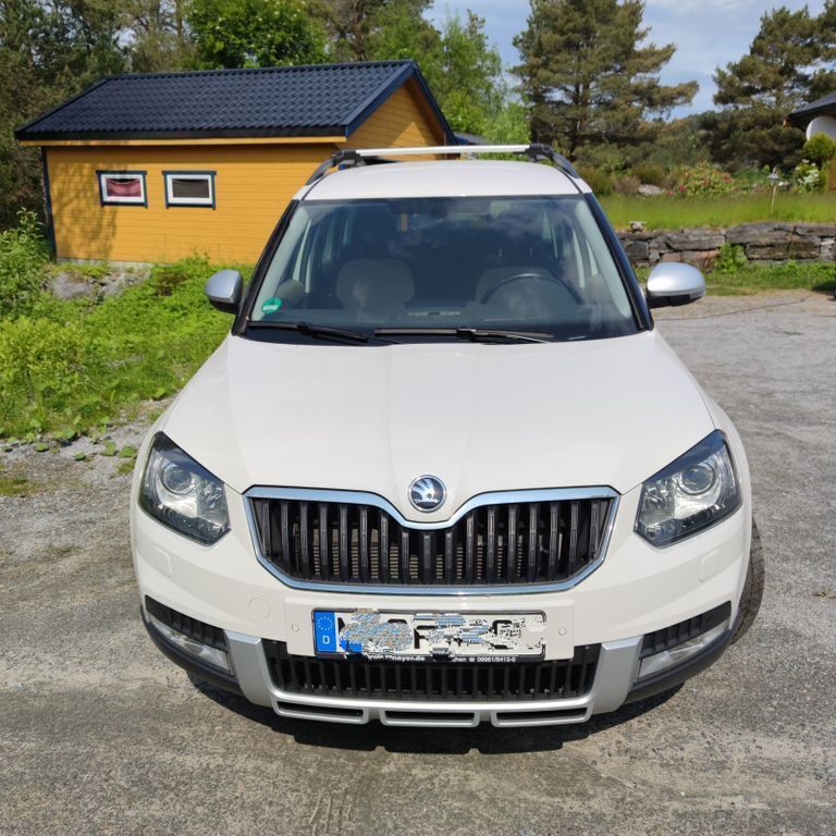 Weiß Gebraucht 2017 Skoda Yeti Outdoor Style SUV | 18.200 € - Bild 1/4