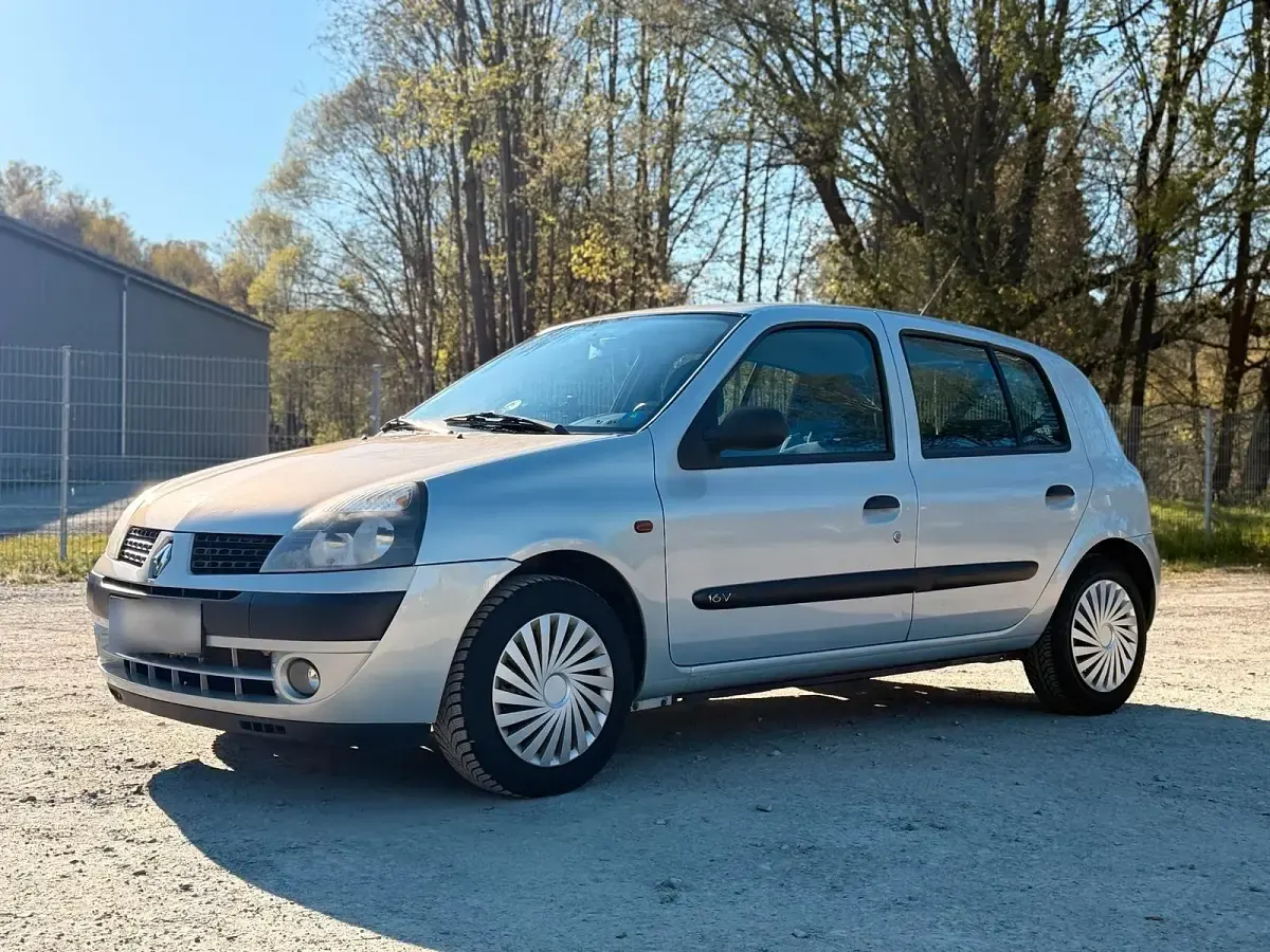 Gebraucht Renault Clio II 75 PS (55 kW) 2002 Silber Kleinwagen