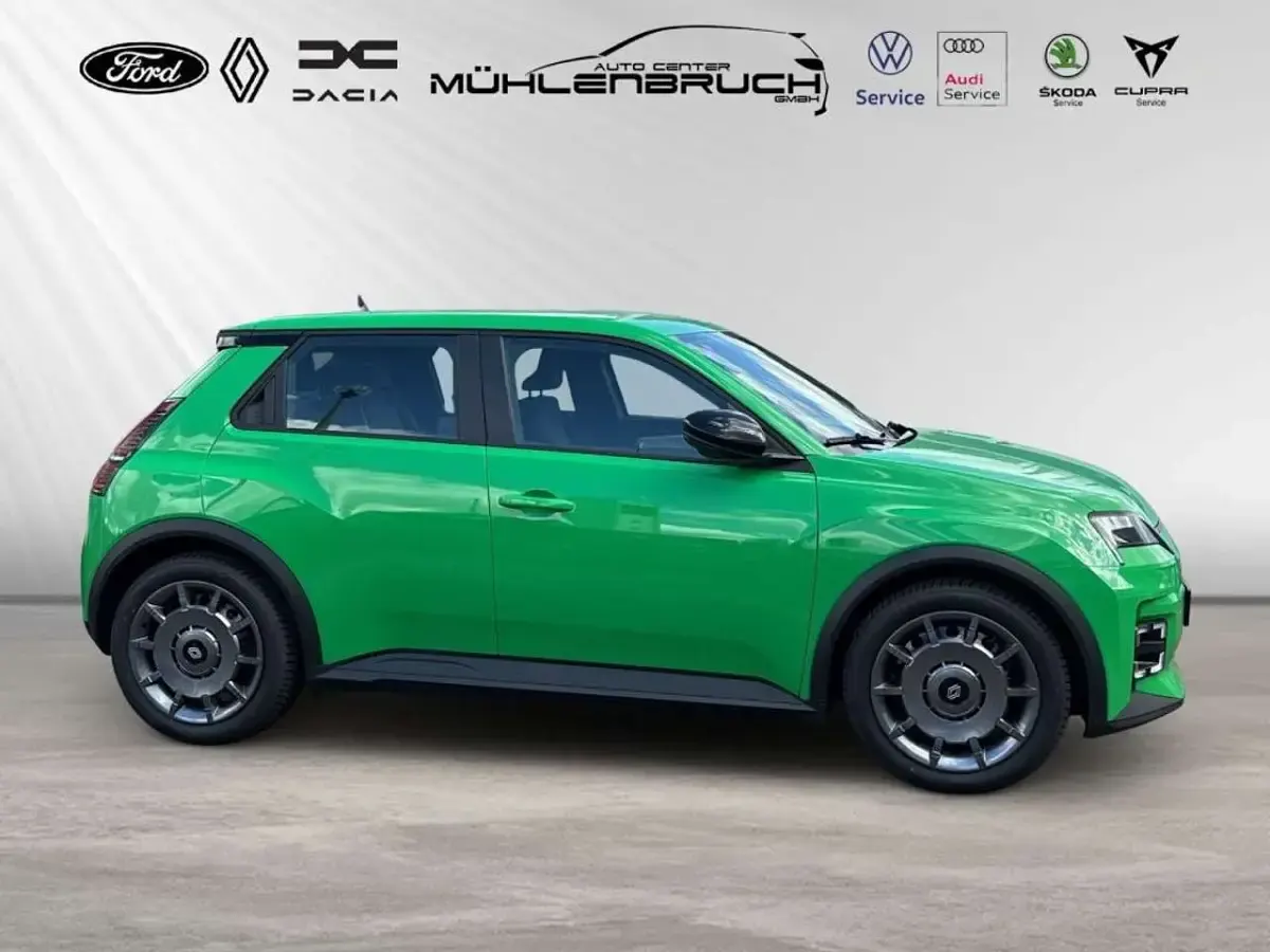 Neu Renault 5 E-Tech Evolution 89 kW (122 PS) 2025 Pop green! metallic Kleinwagen