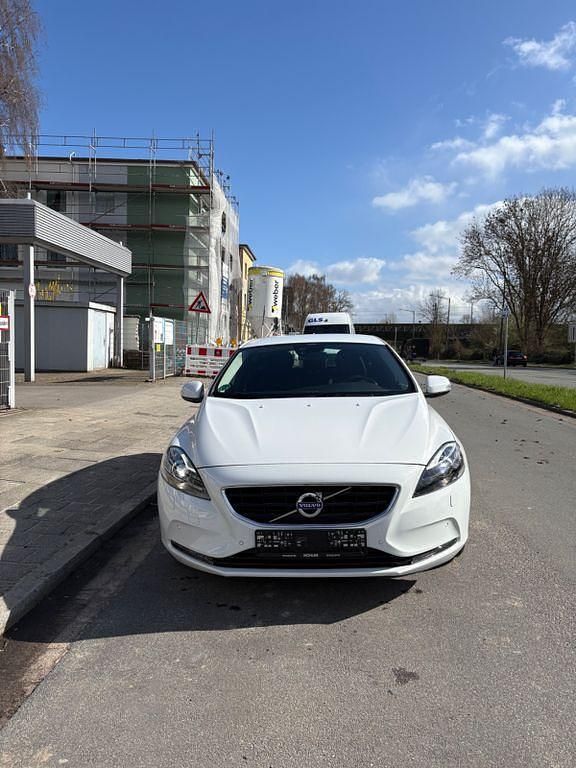 Gebraucht Volvo V40 Kinetic 150 PS (110 kW) 2012 Weiß Kleinwagen