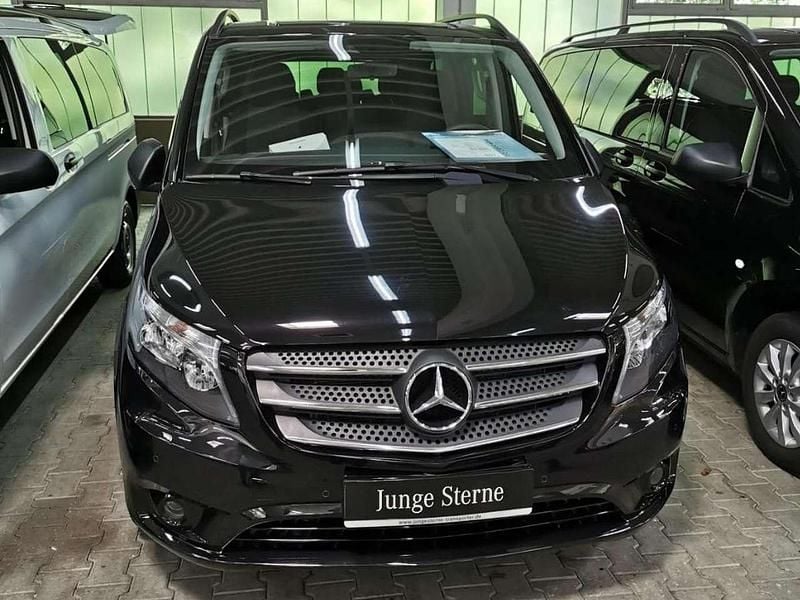 Schwarz Gebraucht 2019 Mercedes Vito Van / Kleinbus | 44.500 € - Bild 1/4